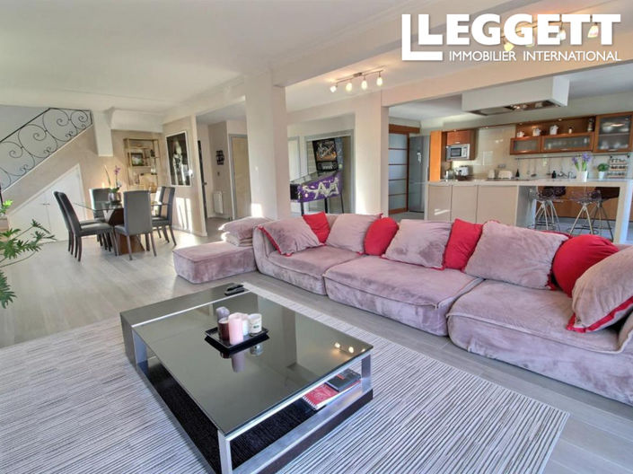 Image No.2-5 Bed House for sale