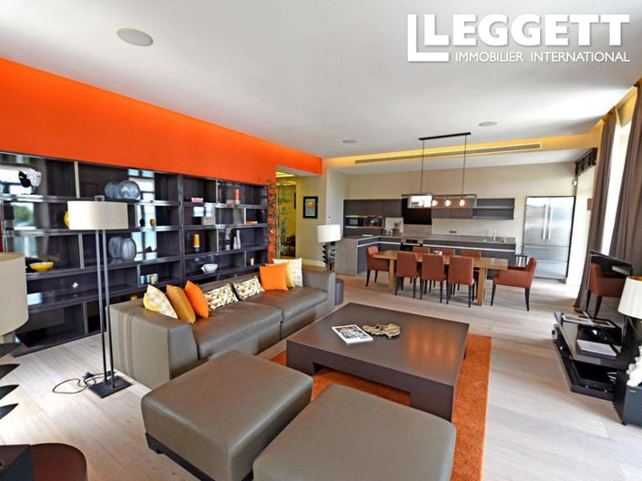 Image No.10-5 Bed Apartment for sale