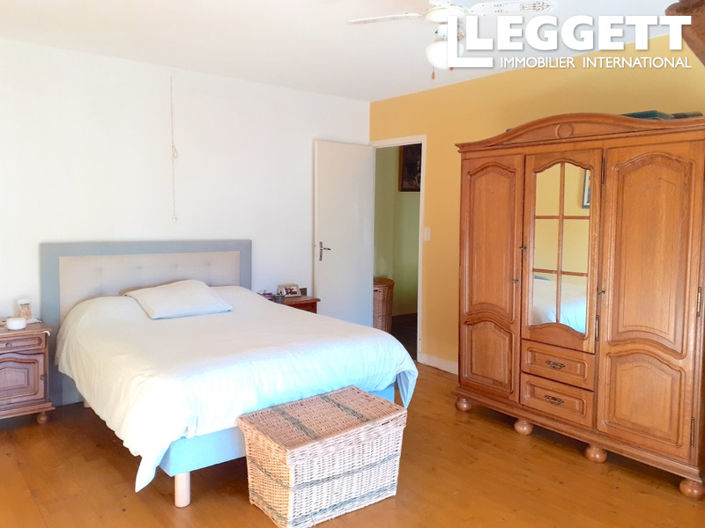 Image No.6-3 Bed House for sale