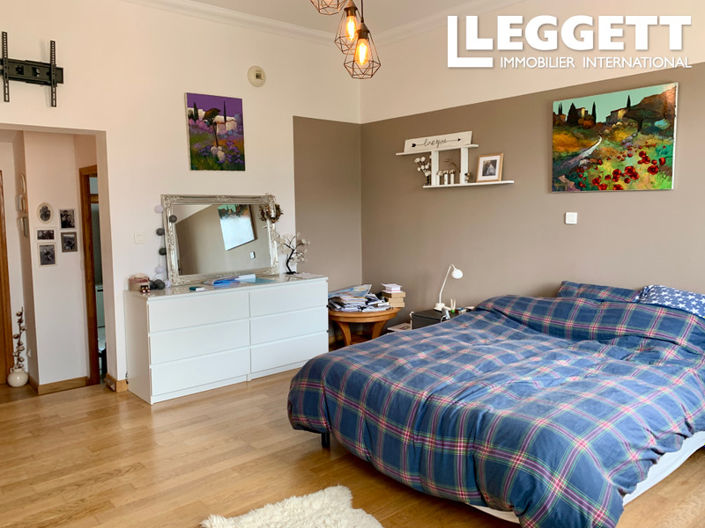 Image No.7-6 Bed House for sale