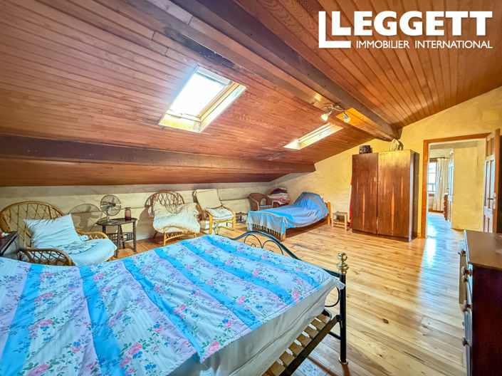 Image No.10-4 Bed House for sale