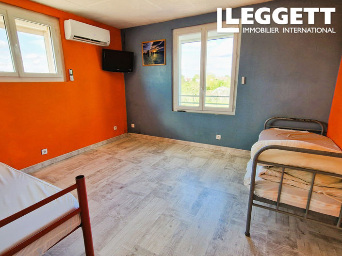 Image No.6-6 Bed House for sale