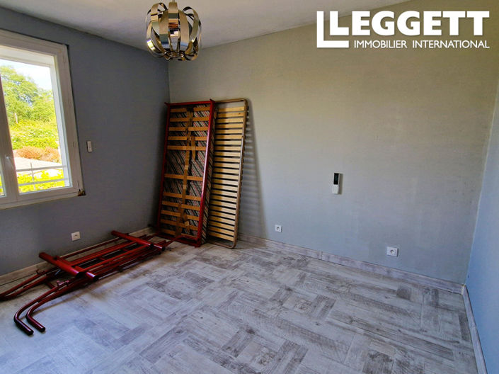 Image No.8-6 Bed House for sale