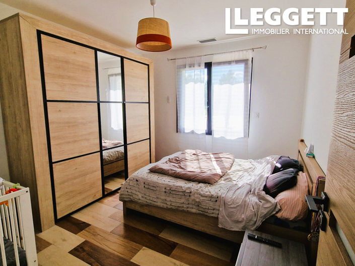 Image No.5-9 Bed House for sale