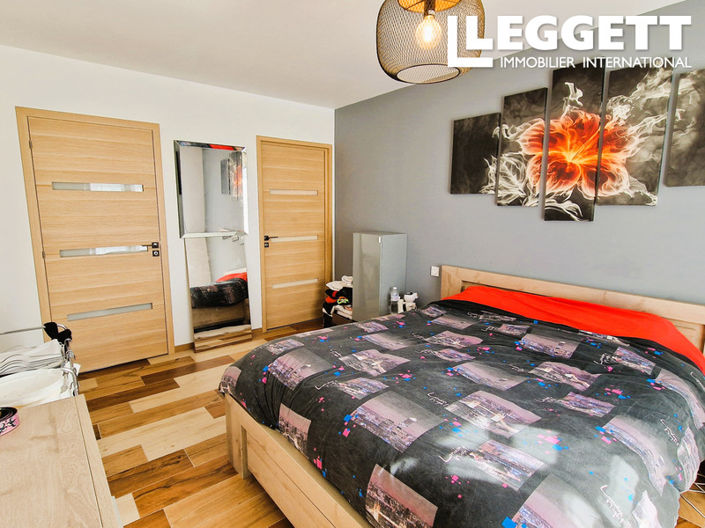 Image No.6-9 Bed House for sale