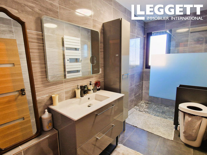 Image No.7-9 Bed House for sale