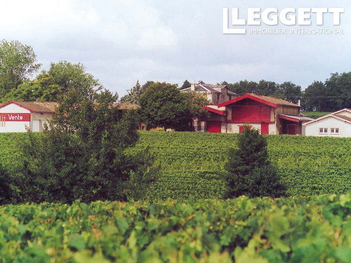 Image No.2-Commercial de 9 chambres à vendre à Bourg