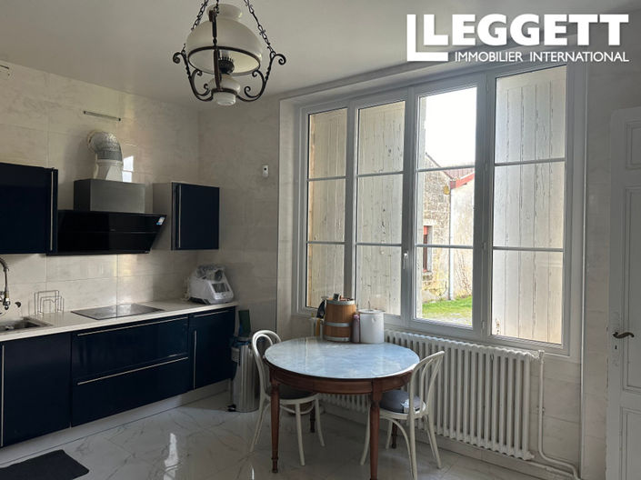 Image No.4-Commercial de 9 chambres à vendre à Bourg