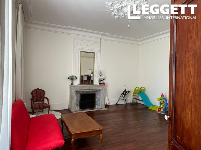 Image No.5-Commercial de 9 chambres à vendre à Bourg