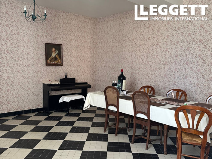 Image No.6-Commercial de 9 chambres à vendre à Bourg