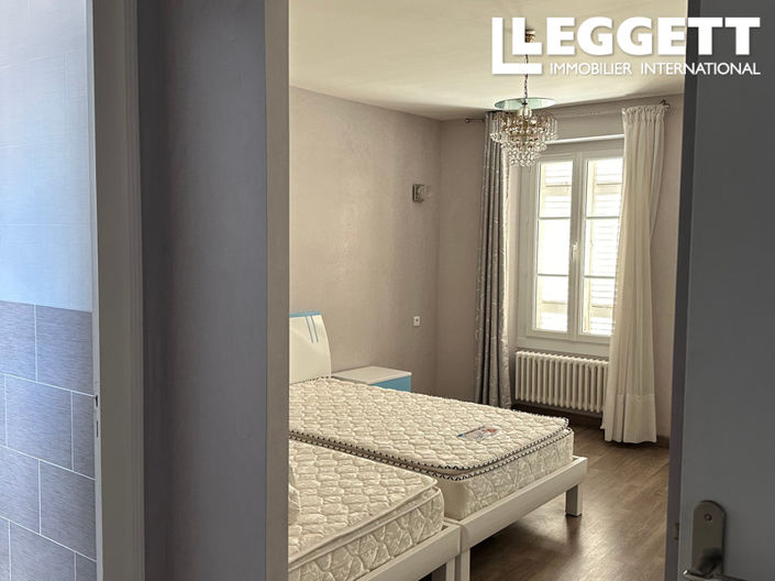 Image No.9-Commercial de 9 chambres à vendre à Bourg