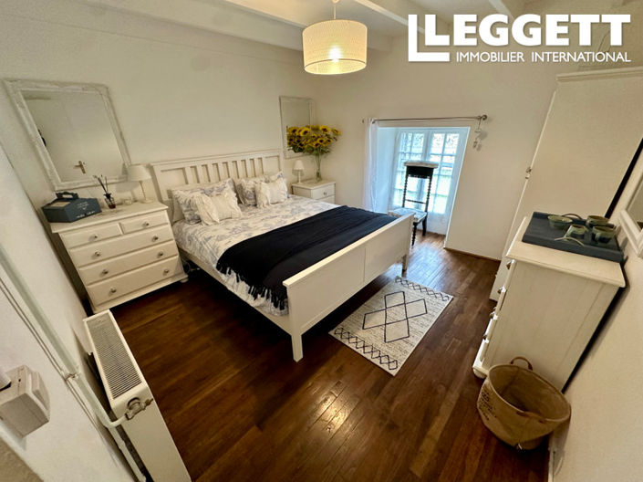 Image No.7-10 Bed House for sale