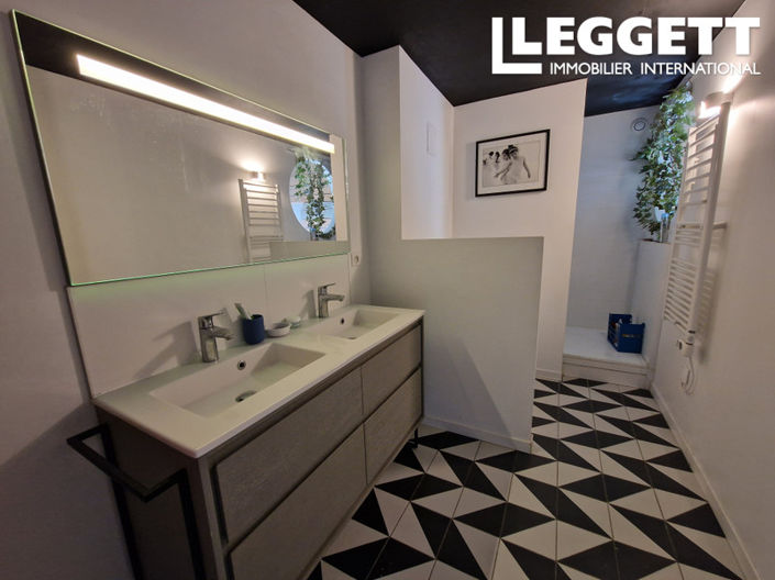 Image No.7-5 Bed House for sale