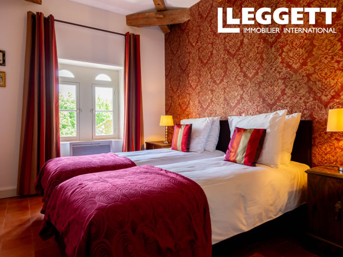 Image No.10-8 Bed House for sale