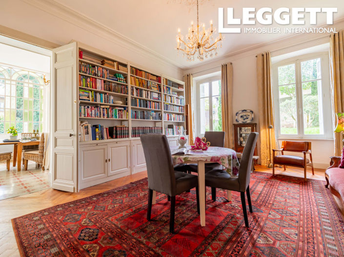 Image No.5-8 Bed House for sale