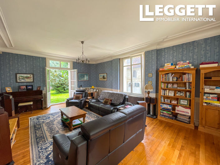 Image No.3-8 Bed House for sale