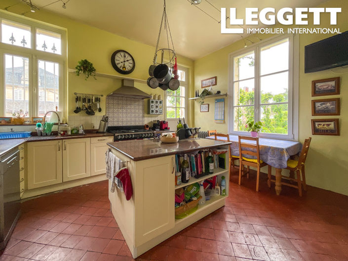 Image No.5-8 Bed House for sale