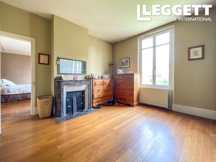 Image No.9-8 Bed House for sale