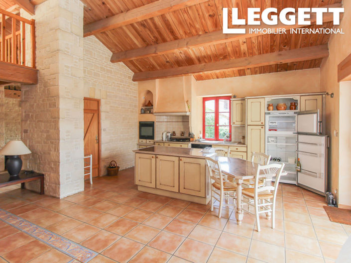 Image No.8-5 Bed House for sale