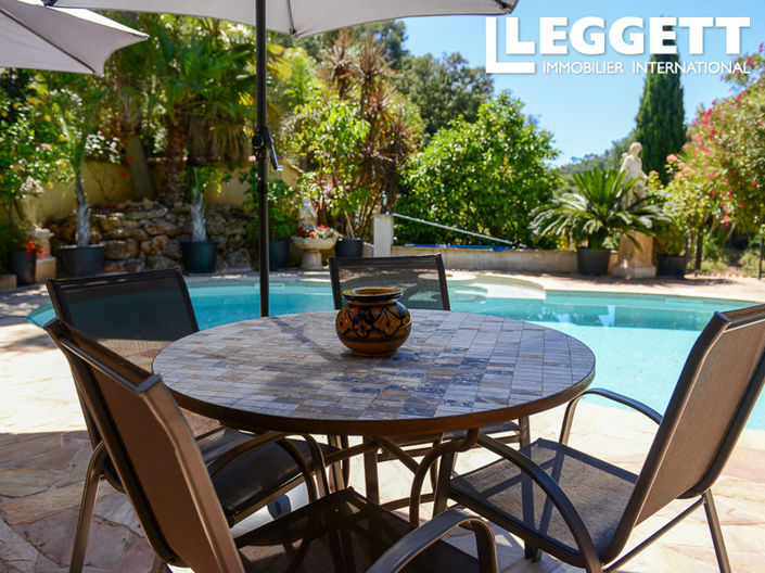 Image No.4-9 Bed Commercial for sale