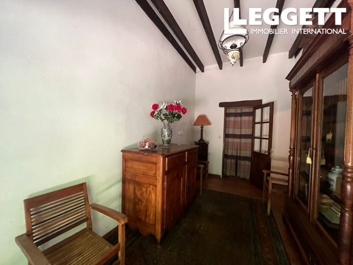 Image No.8-6 Bed House for sale