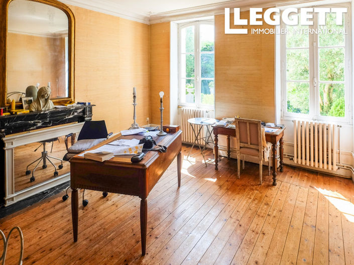 Image No.8-5 Bed House for sale