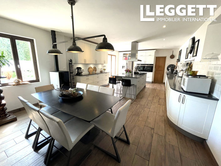 Image No.6-6 Bed House for sale