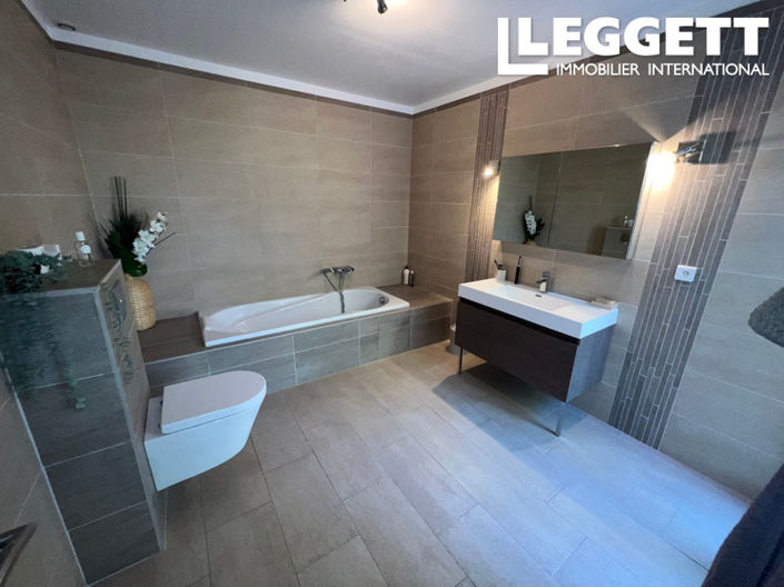 Image No.10-4 Bed House for sale