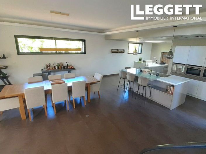 Image No.6-5 Bed House for sale