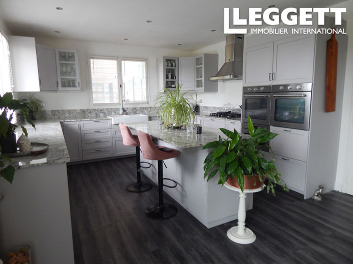 Image No.5-6 Bed House for sale