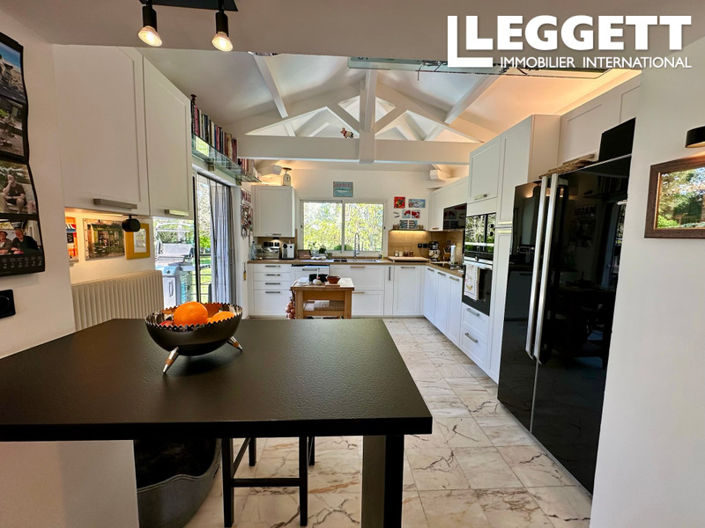 Image No.4-6 Bed House for sale