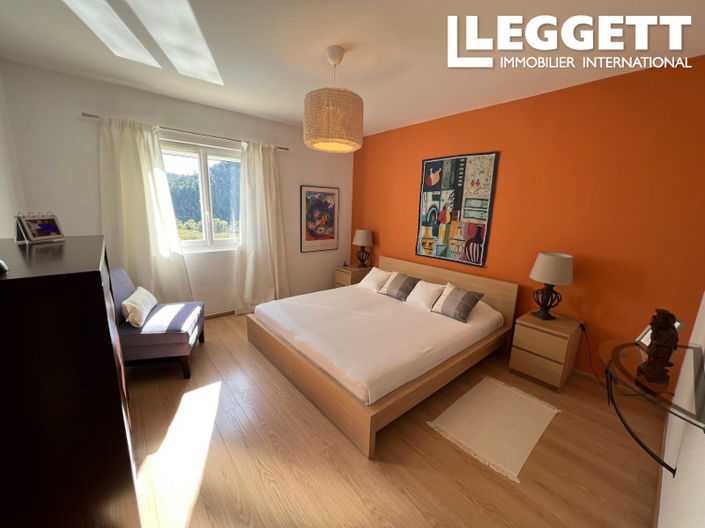 Image No.9-5 Bed House for sale