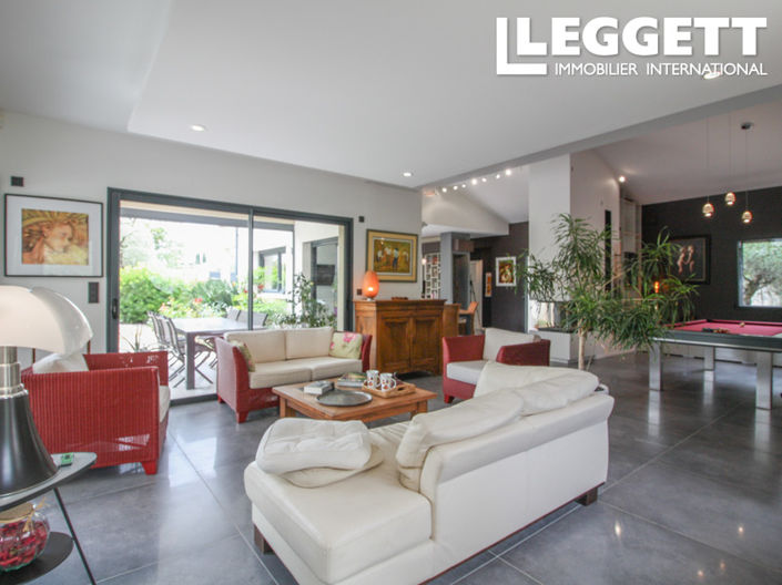 Image No.7-6 Bed House for sale