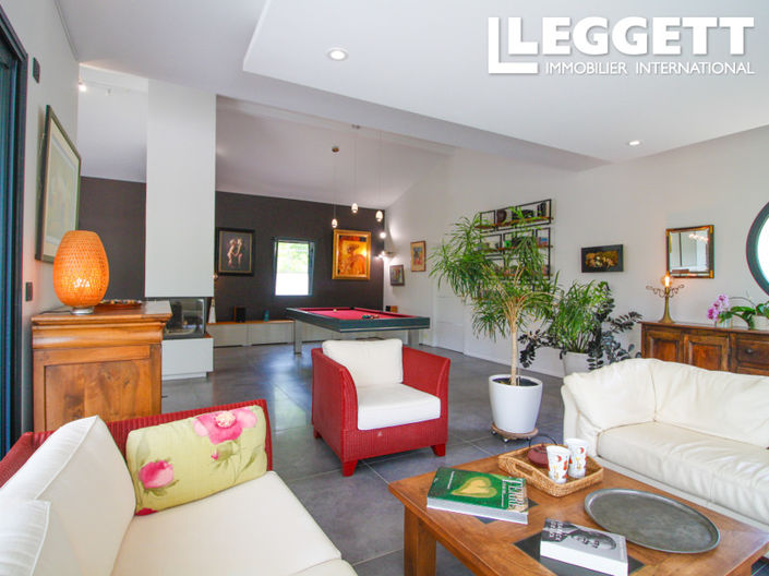 Image No.9-6 Bed House for sale