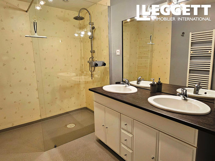 Image No.10-6 Bed House for sale