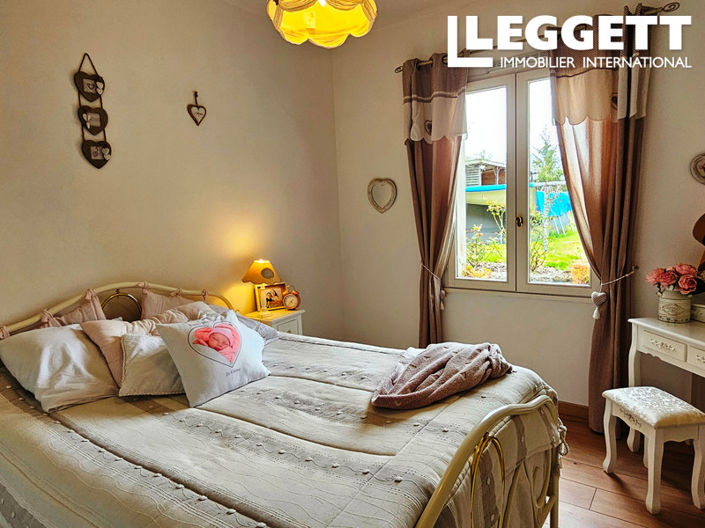 Image No.5-6 Bed House for sale