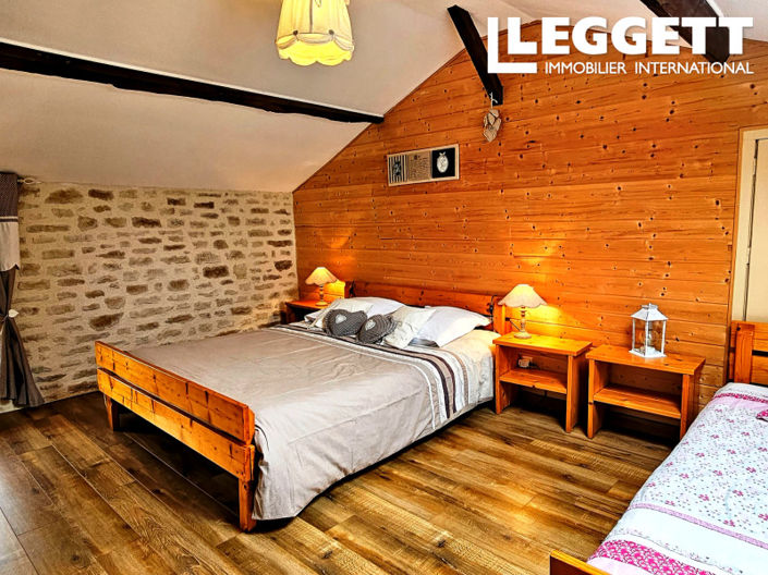 Image No.8-6 Bed House for sale