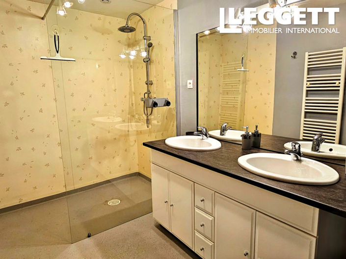 Image No.9-6 Bed House for sale