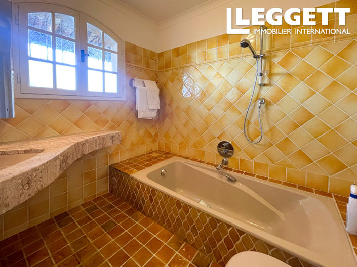 Image No.8-4 Bed House for sale