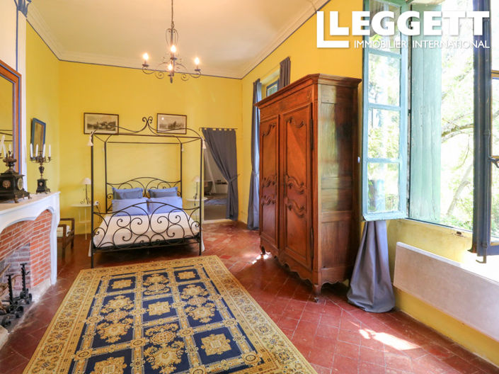 Image No.7-8 Bed Chateaux for sale