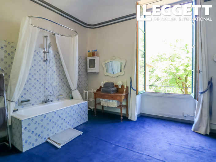 Image No.8-8 Bed Chateaux for sale