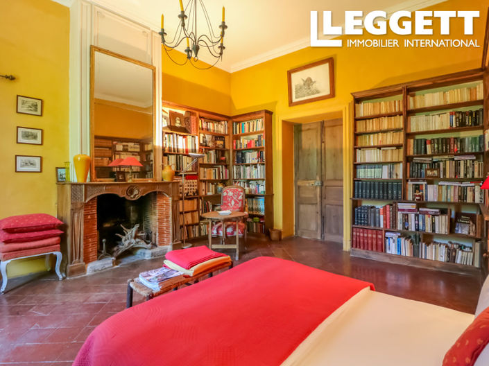 Image No.9-8 Bed Chateaux for sale