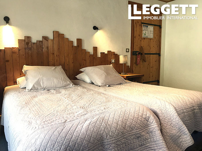 Image No.9-5 Bed House for sale