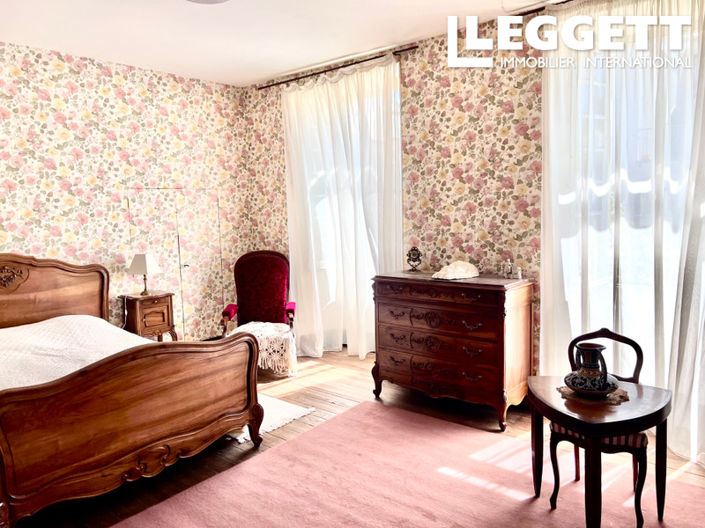 Image No.7-5 Bed House for sale