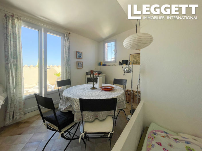 Image No.8-3 Bed House for sale