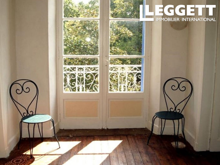 Image No.6-13 Bed Chateaux for sale