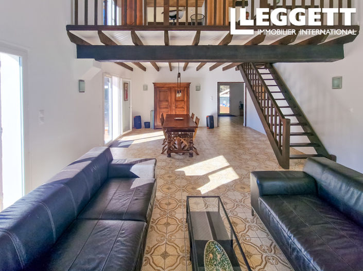 Image No.6-5 Bed House for sale