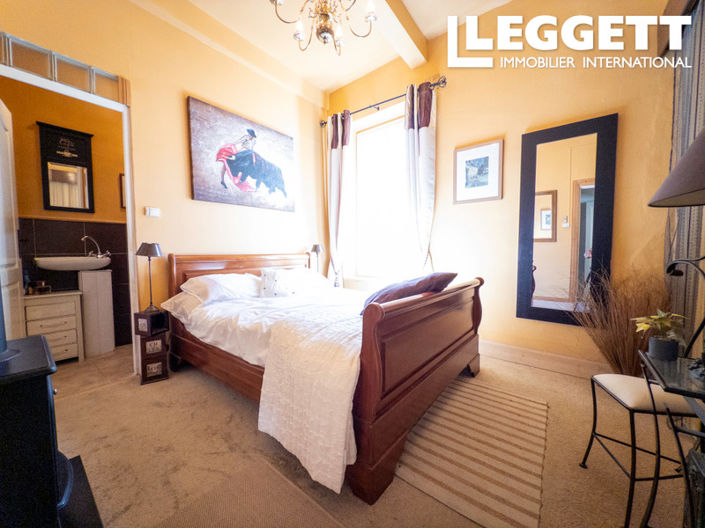 Image No.8-4 Bed House for sale