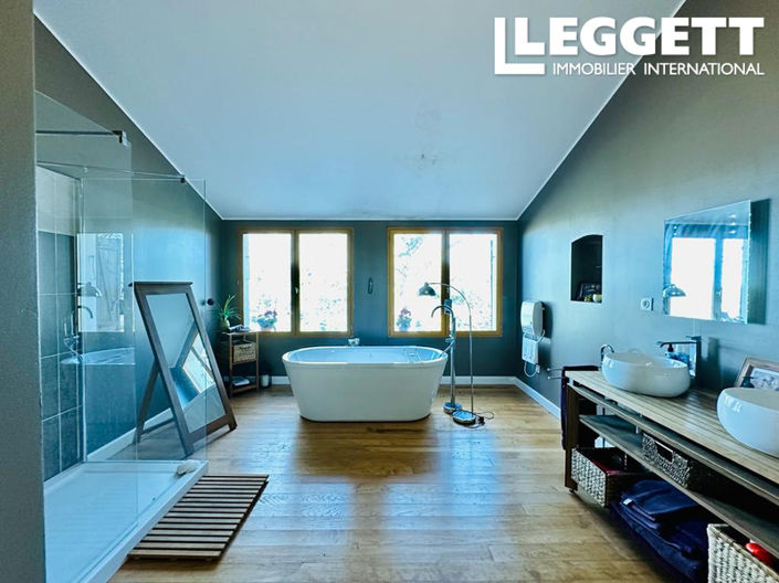 Image No.8-5 Bed House for sale