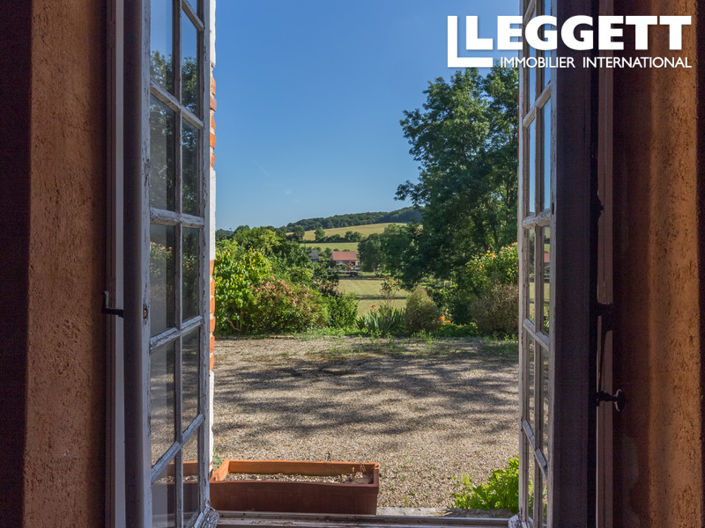 Image No.10-5 Bed House for sale